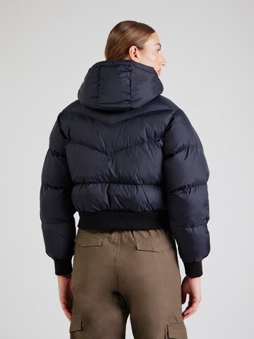 LEVI'S ® Välikausitakki 'Noe Western Crop Puffer' värissä sininen