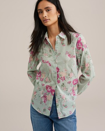 WE Fashion Blouse in Green: front