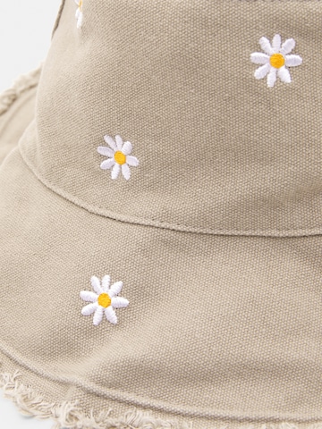 Chapeaux Pull&Bear en beige