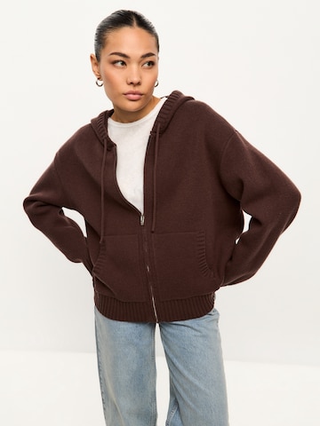 CESARE GASPARI Strickjacke in Braun: Vorderseite