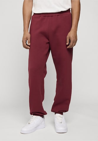 Tapered Pantaloni di Unfair Athletics in rosso: frontale