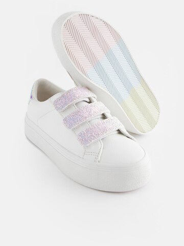 Baskets Next en blanc
