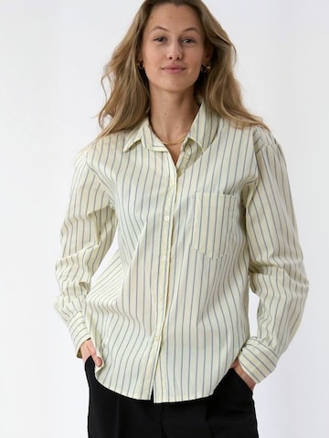 TEESHOPPEN - Camisa ' Thalia ' em amarelo: frente