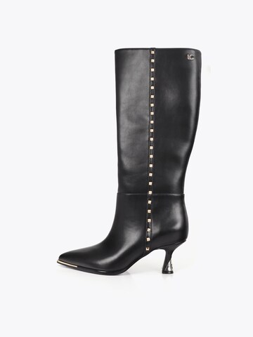 Lola Casademunt - Bota em preto: frente