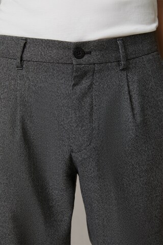 STRELLSON Regular Pleat-Front Pants 'Lou' in Grey
