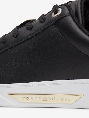TOMMY HILFIGER Låg sneaker 'Chic' i svart