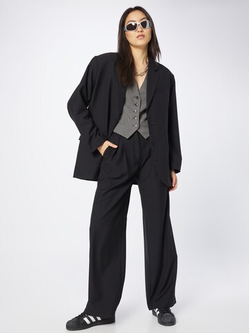 WEEKDAY Wide leg Pleat-front trousers 'Lilah' in Black