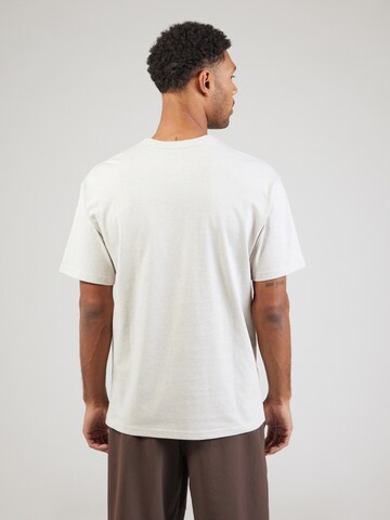 Nike Sportswear - Camiseta 'Premium Essentials' en beige