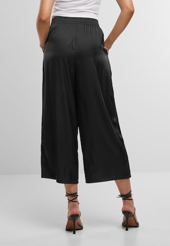 Urban Classics Wide leg Trousers in Black