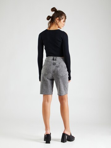 ABOUT YOU x Laura Giurcanu Regular Shorts 'Svea' in Grau