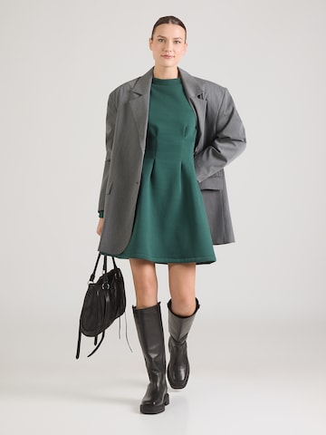 Robe 'Eileen' ABOUT YOU en vert
