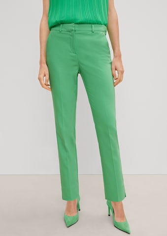 Regular Pantalon à plis COMMA en vert : devant