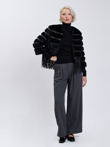 Influencer Pullover in Schwarz