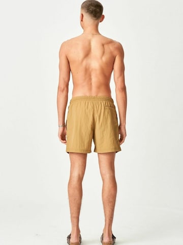 Shorts de bain ' Premium Badeshorts ' TEESHOPPEN en vert
