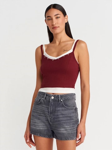Dilvin Top in Red: front