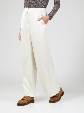 Calvin Klein - Pierna ancha Pantalón de pinzas en blanco: frente