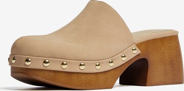 Bershka Clogs in Beige: front