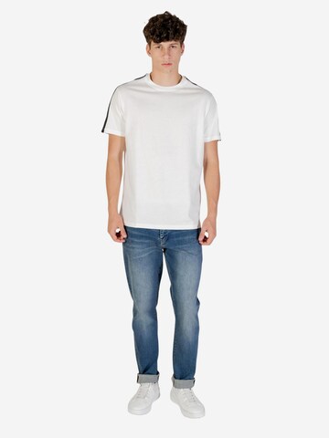 Maglietta 'XM001283 AF10361' di ARMANI EXCHANGE in bianco