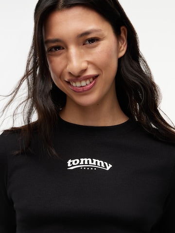 Maglietta 'ESS' di Tommy Jeans in nero
