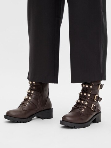 Boots 'PEARL' Bianco en marron : devant