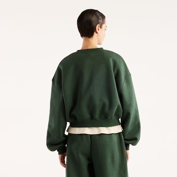 new balance Sweatshirt 'Trackside' in Grün