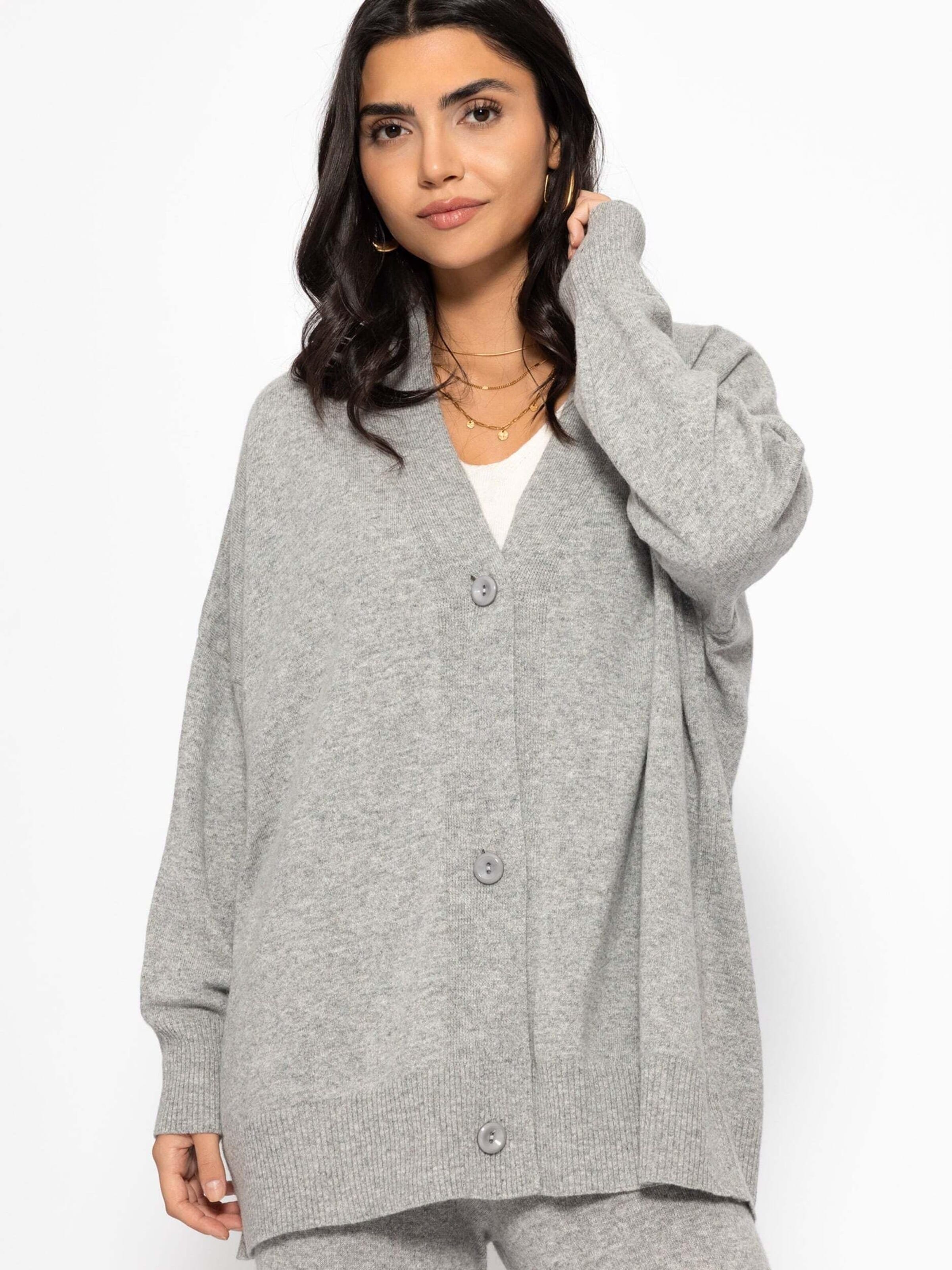 SASSYCLASSY Oversizestrickjacke‌ in Grau