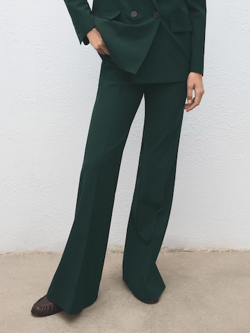 MANGO Rozšírený strih Nohavice s pukmi 'IRESE' - Zelená: predná strana