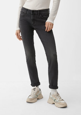 Slimfit Jeans 'Catie' de la QS pe gri: față