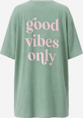 Worldclassca Oversized Shirt 'Oversize T-Shirt' in Green: front