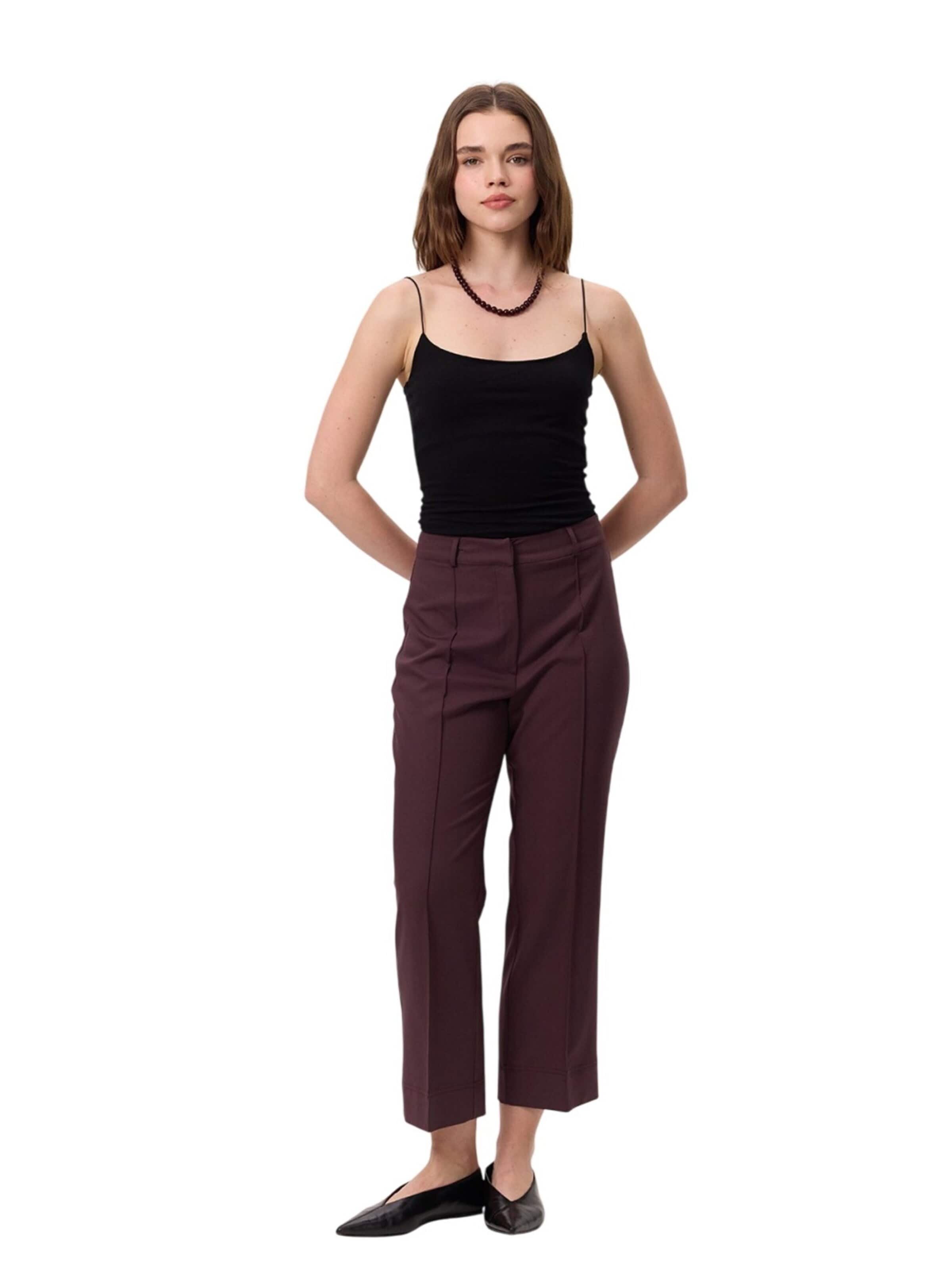 MANUKA Regular Trousers in Red