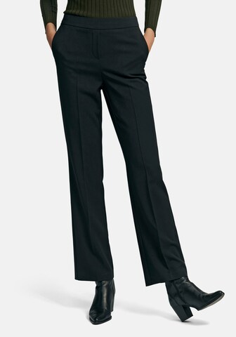 Peter Hahn Regular Pleated Pants in Black: front