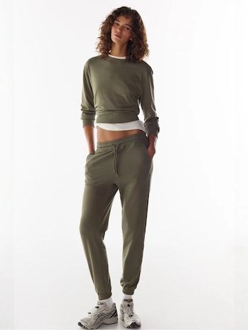 Penti Zwężany krój Spodnie sportowe 'Jogginghose' w kolorze zielony