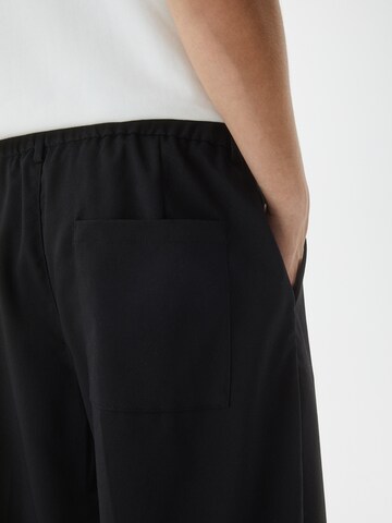 Pull&Bear Loose fit Pleat-front trousers in Black