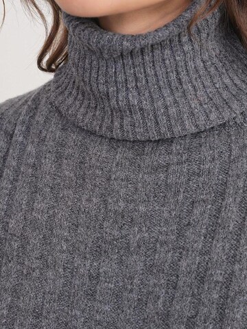 Pullover di MixRay in grigio