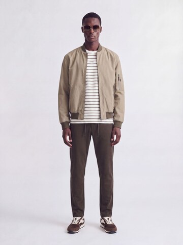 JACK & JONES regular Sportsbukser i brun: forside