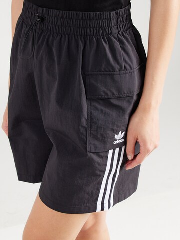 ADIDAS ORIGINALS Loosefit Παντελόνι cargo σε μαύρο