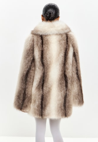 CESARE GASPARI Mantel in Beige