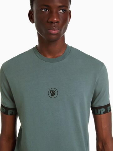 T-Shirt Bershka en vert