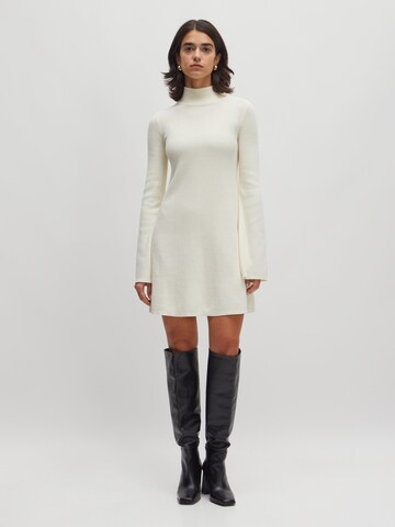 Abito in maglia 'Dunia' di EDITED in beige: frontale