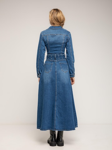Tantra Jurk 'Vestido denim midi corte tipo A, con bolsillos, y cinturón extraible con presillas' in Blauw