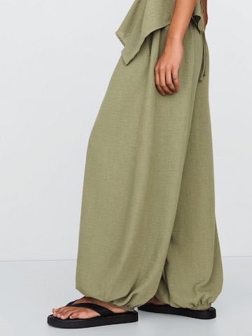 Bershka Tapered Pants in Green