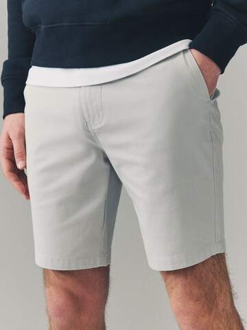 Slimfit Pantaloni chino di Next in beige: frontale