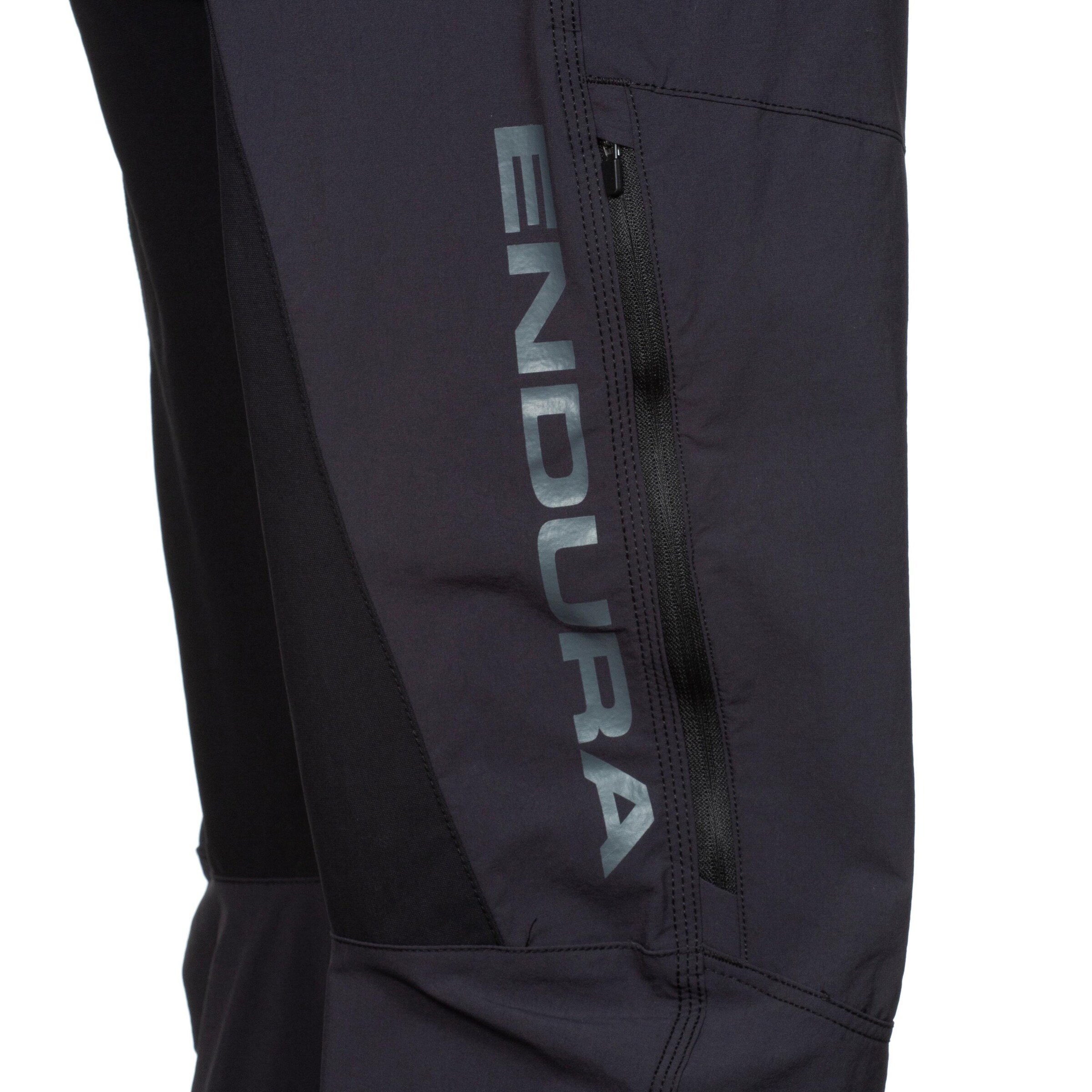 ENDURA Regular Workout Pants in Black