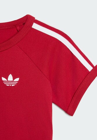 ADIDAS ORIGINALS - Camiseta en rojo
