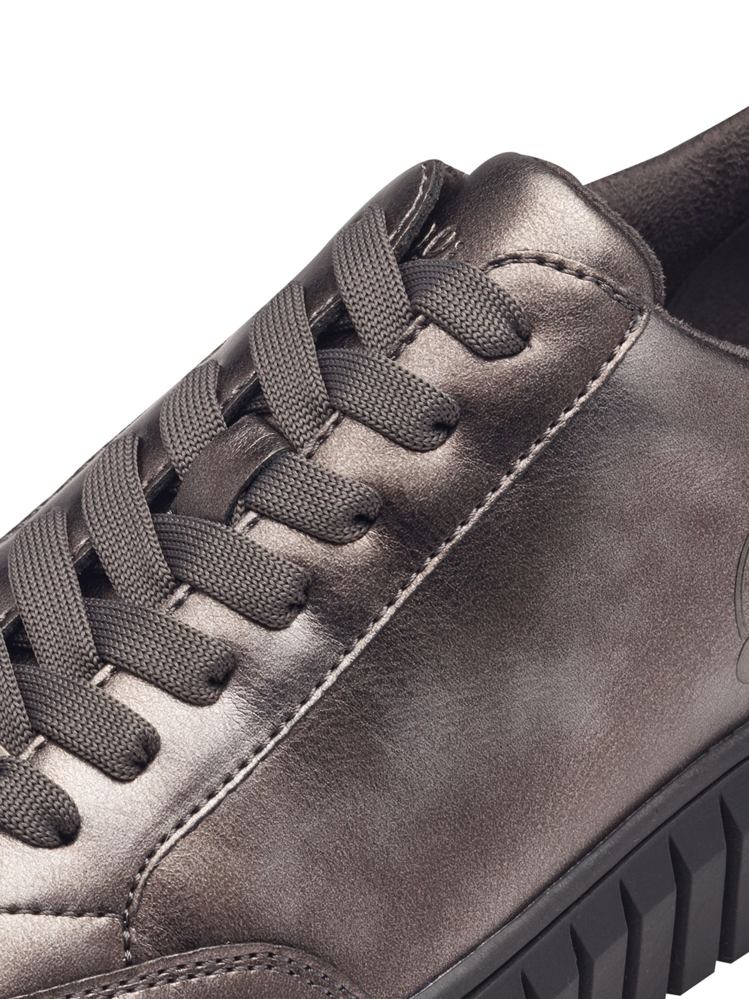s.Oliver Sneakers laag in Zilver