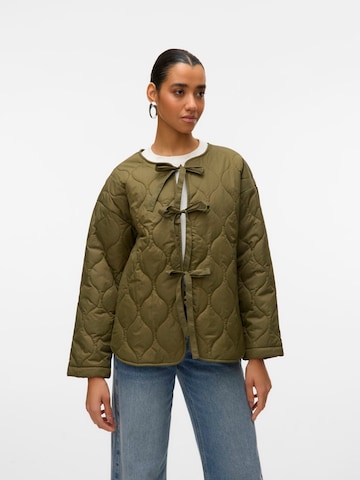 VERO MODA Демисезонная куртка в Зеленый: спереди