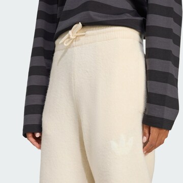 ADIDAS ORIGINALS - Loosefit Pantalón 'Athletic Dept' en blanco
