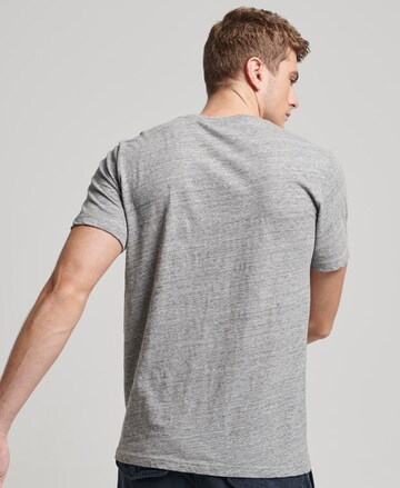 Superdry - Camiseta en gris