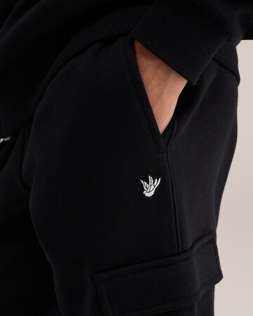 WE Fashion Конический (Tapered) Штаны в Черный