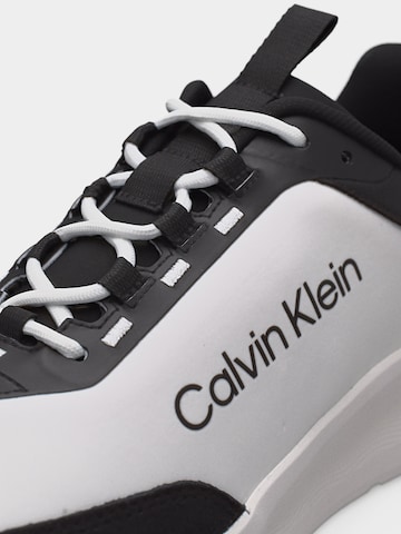 Calvin Klein Rövid szárú sportcipők 'ESS' - fekete